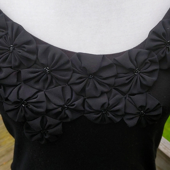 Grace Black Shrit with Flower Detail Size M - Picture 3 of 4